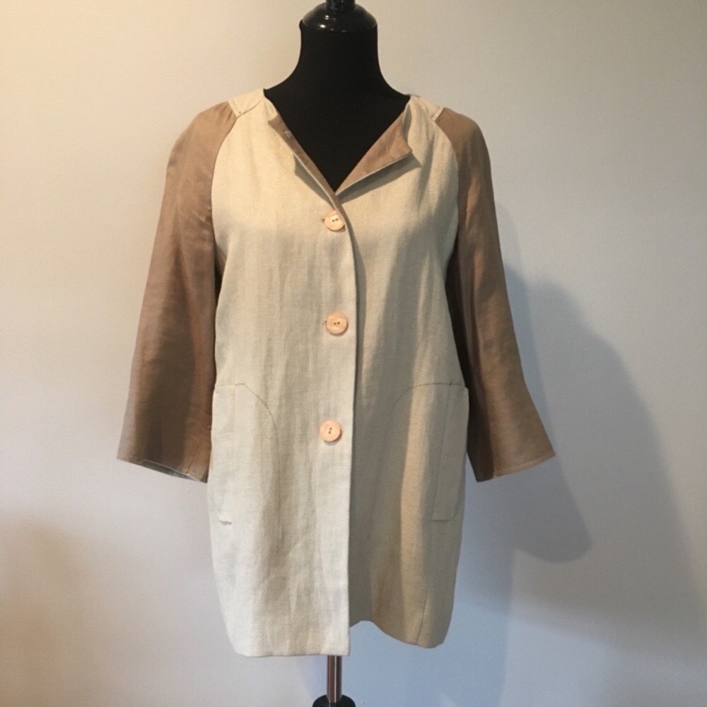 Demian beige coat with tan sleeves